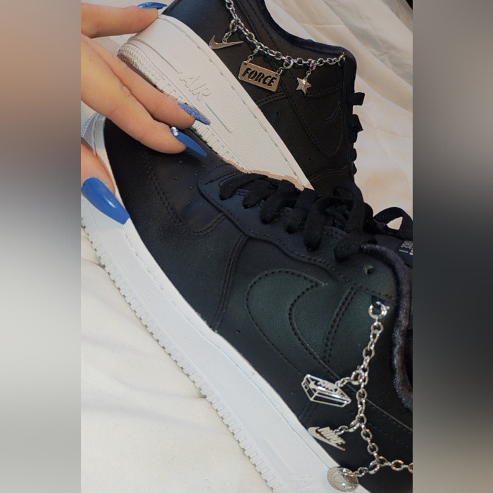 New (No Box) Women’s Size 8.5 Nike Air Force 1 “BLACK PENDANT” DD1525-001